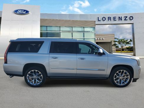 Used 2017 Cadillac Escalade ESV Platinum image 4