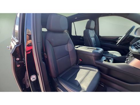 Certified 2024 Chevrolet Tahoe Z71 w/ Luxury Package AWD/4WD image 32