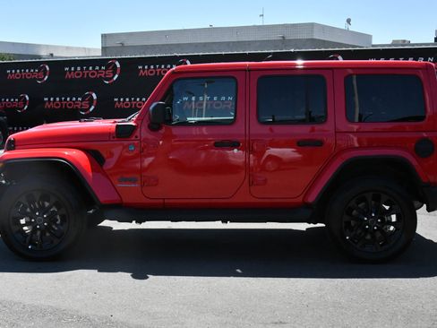 Used 2025 Jeep Wrangler Unlimited Sahara AWD/4WD image 4