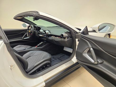 Used 2022 Ferrari 812 GTS image 23