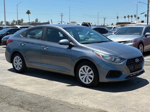 Used 2018 Hyundai Accent SE FWD image 12