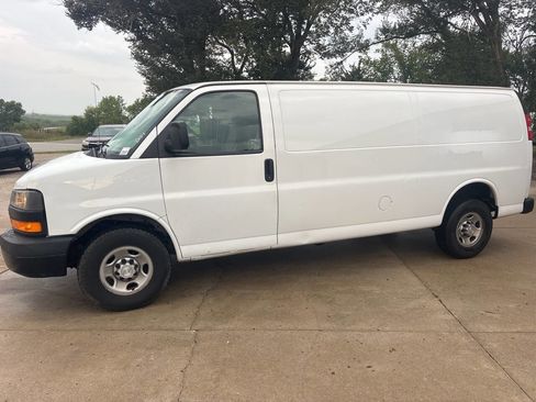 Used 2018 Chevrolet Express 3500 Extended w/ Driver Convenience Package image 3