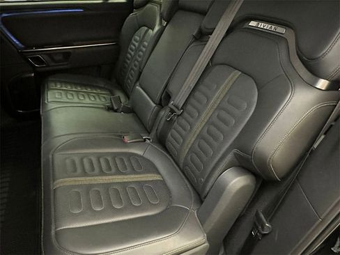 Used 2023 Rivian R1S Launch Edition image 31