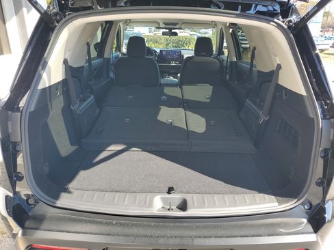 New 2026 Nissan Pathfinder SV image 5