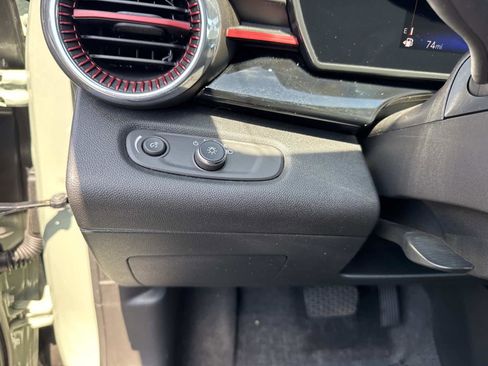 Used 2024 Chevrolet Trax RS w/ Sunroof Package image 33