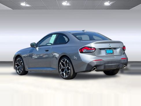 Used 2025 BMW 230i Coupe w/ Premium Package RWD image 3