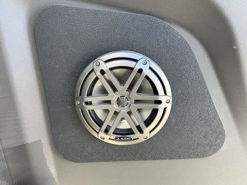 Used 2023 Ford Transit 350 XLT image 38