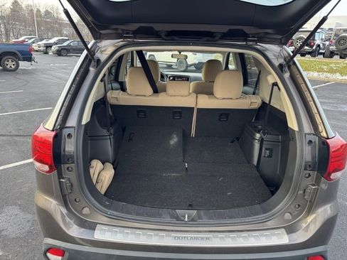 Used 2017 Mitsubishi Outlander SE image 15