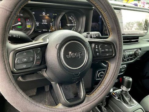 Used 2024 Jeep Wrangler Unlimited w/ Convenience Group AWD/4WD image 7