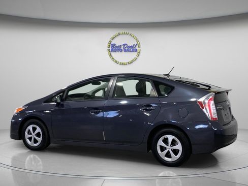 Used 2014 Toyota Prius Three image 3