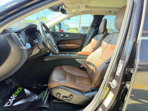Used 2020 Volvo XC60 T5 Momentum AWD/4WD image 16