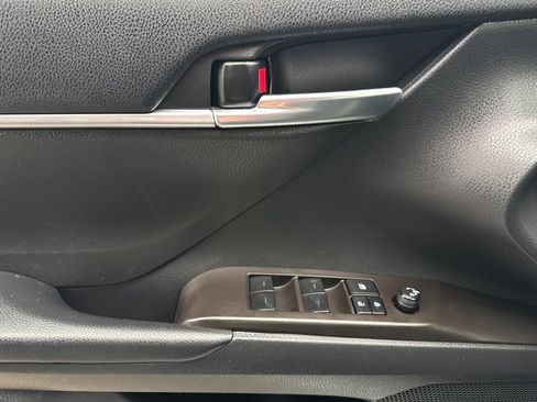 Used 2023 Toyota Camry SE FWD image 11