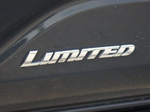 Used 2025 Toyota Tacoma Limited AWD/4WD image 19