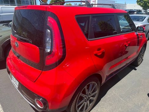 Used 2018 Kia Soul ! w/ Tech Package FWD image 4