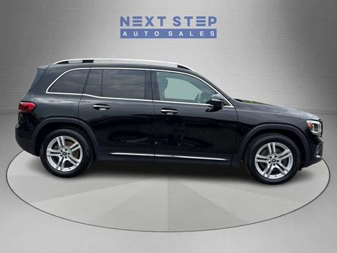 Used 2021 Mercedes-Benz GLB 250 4MATIC w/ Premium Package image 9