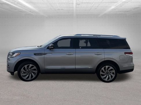 Used 2022 Lincoln Navigator Reserve AWD/4WD image 5