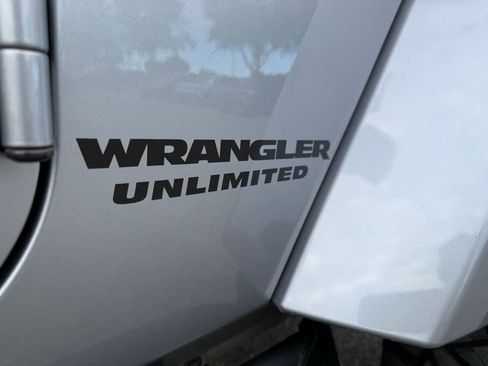 Used 2017 Jeep Wrangler Sahara image 8