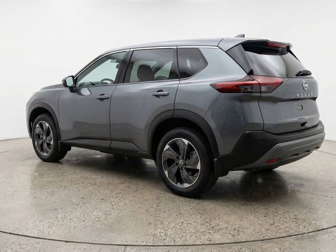 Used 2025 Nissan Rogue SV image 6