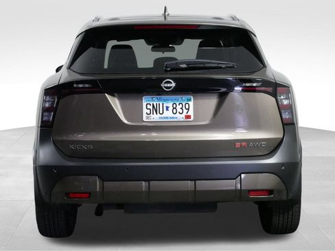 Used 2025 Nissan Kicks SR w/ SR Premium Package AWD/4WD image 9