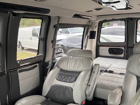 Used 2004 Chevrolet Express 1500 w/ LS Preferred Equipment Group image 24