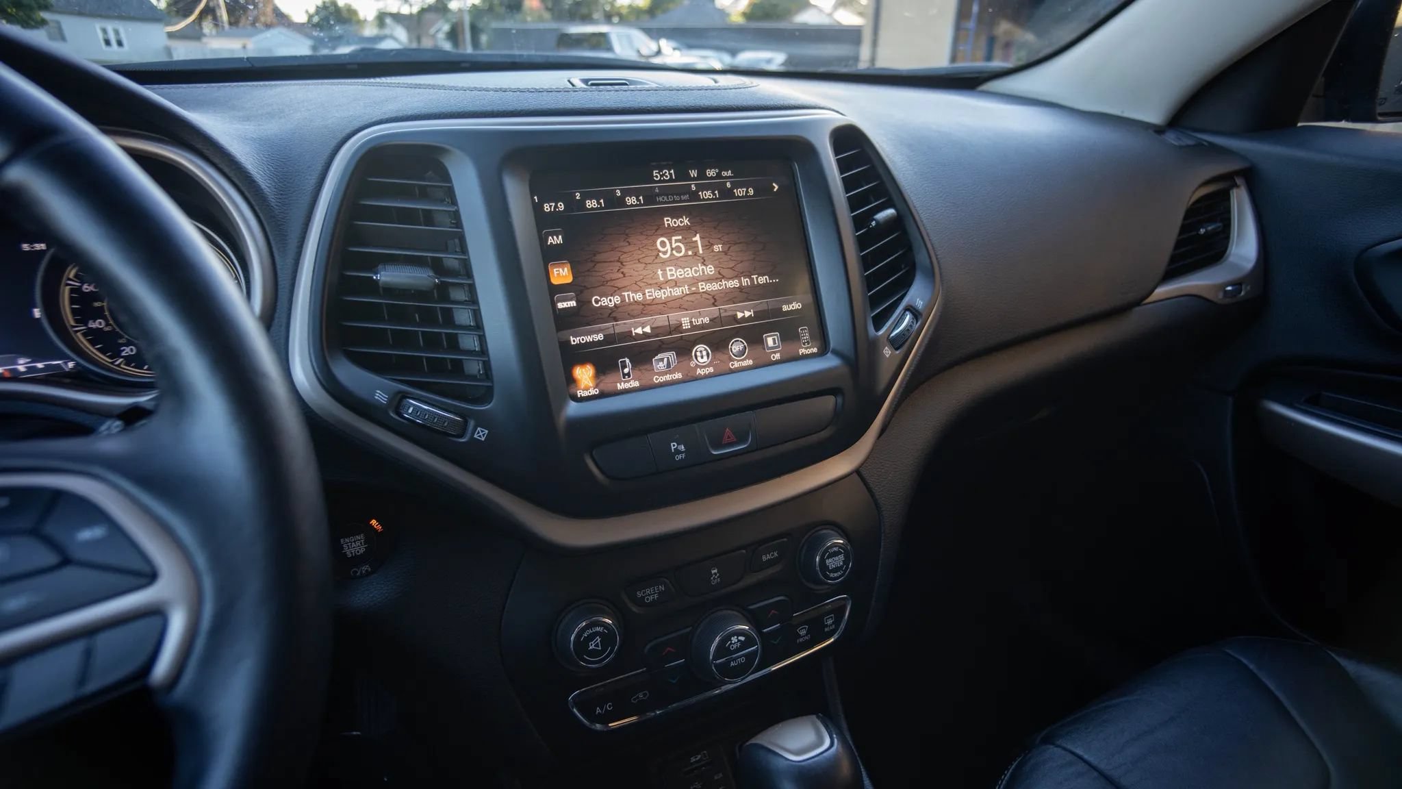 Used 2018 Jeep Cherokee Limited AWD/4WD image 21