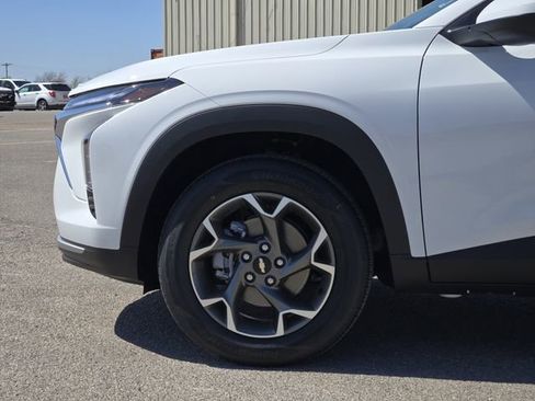 New 2026 Chevrolet Trax LT w/ Driver Confidence Package FWD image 5