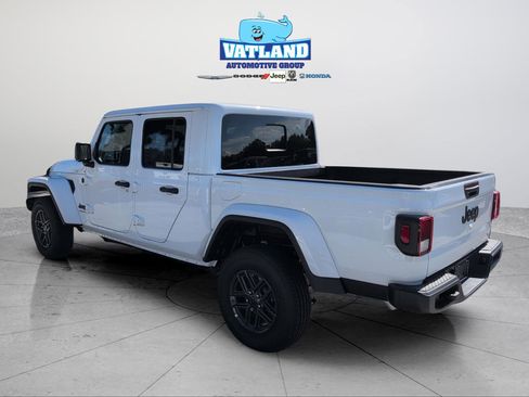 New 2025 Jeep Gladiator Sport image 5