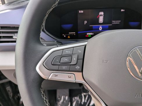 Used 2022 Volkswagen Taos SE w/ Panoramic Sunroof Package FWD image 27