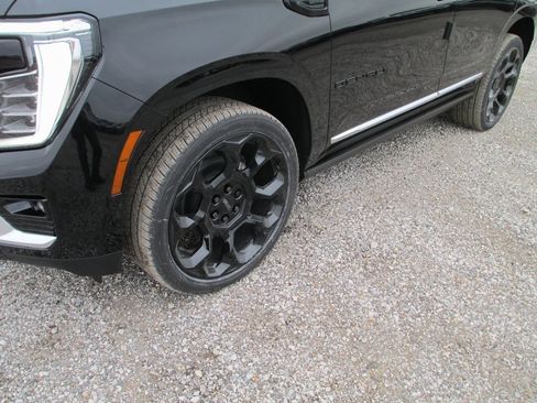 New 2026 GMC Yukon Denali w/ Denali Reserve Package image 10