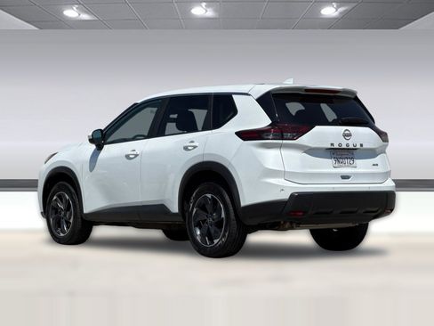Used 2025 Nissan Rogue SV AWD/4WD image 3