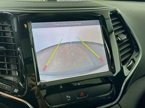 Used 2019 Jeep Cherokee Limited image 14