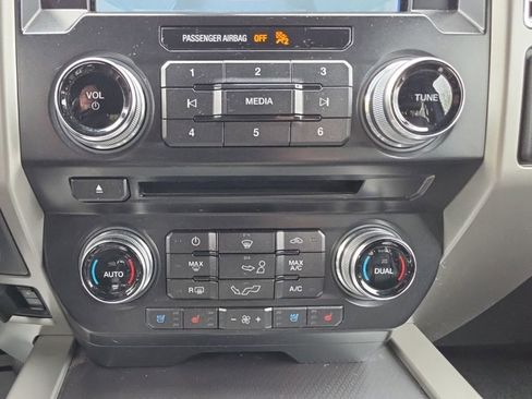 Used 2016 Ford F150 Lariat w/ Equipment Group 502A Luxury AWD/4WD image 19