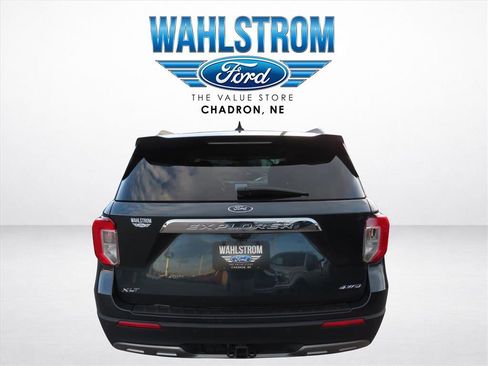 Used 2022 Ford Explorer XLT w/ Equipment Group 202A AWD/4WD image 4