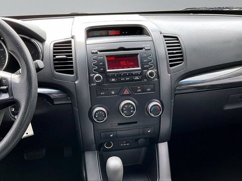 Used 2012 Kia Sorento LX w/ Convenience Pkg FWD image 6