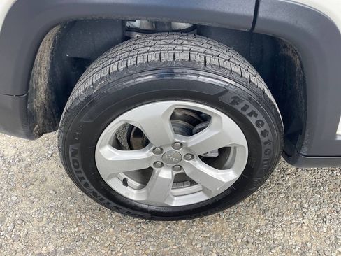 Used 2019 Jeep Compass Latitude w/ Popular Equipment Group AWD/4WD image 29