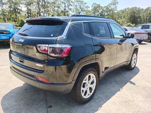 Used 2024 Jeep Compass Latitude AWD/4WD image 5