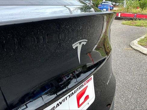Used 2024 Tesla Model Y Long Range AWD/4WD image 23