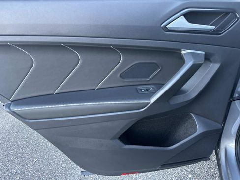 Used 2024 Volkswagen Tiguan SE R-Line image 12