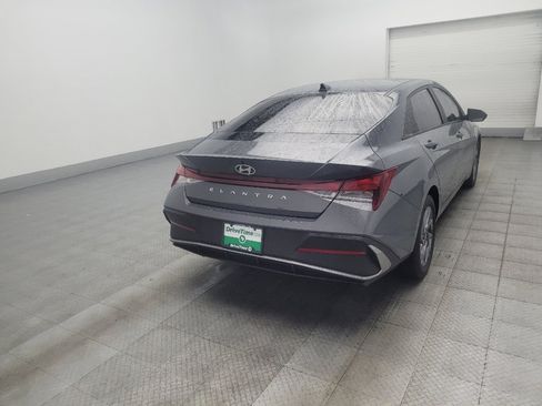 Used 2024 Hyundai Elantra SEL FWD image 9