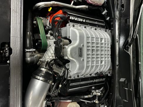 Used 2016 Dodge Challenger SRT Hellcat image 19