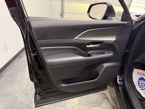Used 2024 Toyota Grand Highlander AWD image 9
