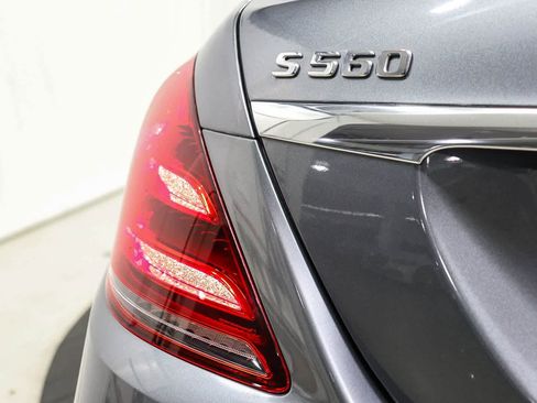 Used 2018 Mercedes-Benz S 560 Sedan image 11