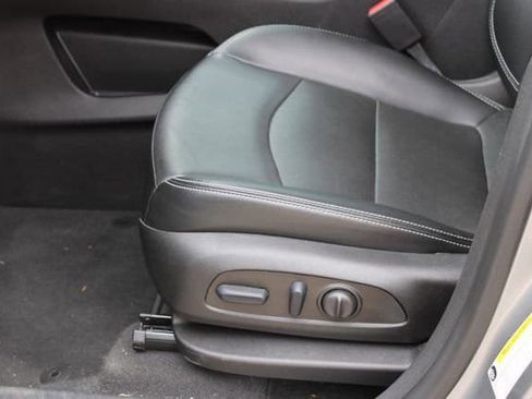 Used 2023 GMC Terrain SLT w/ Tech Package image 14