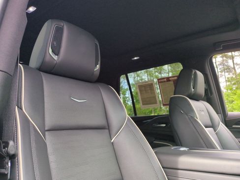 Used 2022 Cadillac Escalade Sport w/ Touring Package AWD/4WD image 35