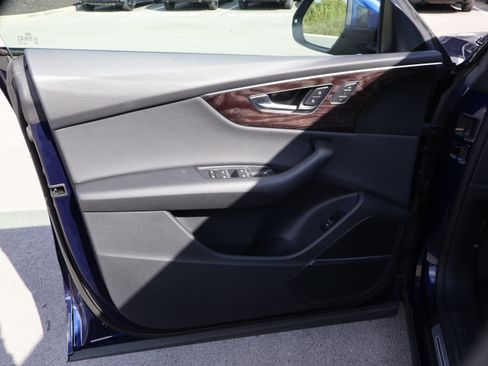 Used 2021 Audi Q8 Prestige w/ Prestige Package image 23