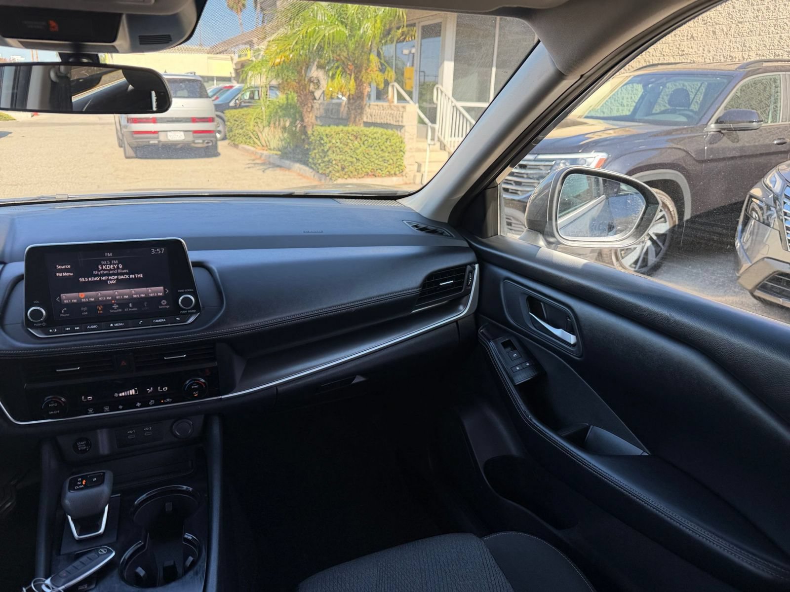 Used 2025 Nissan Rogue SV FWD image 36