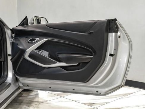 Used 2018 Chevrolet Camaro SS RWD image 51