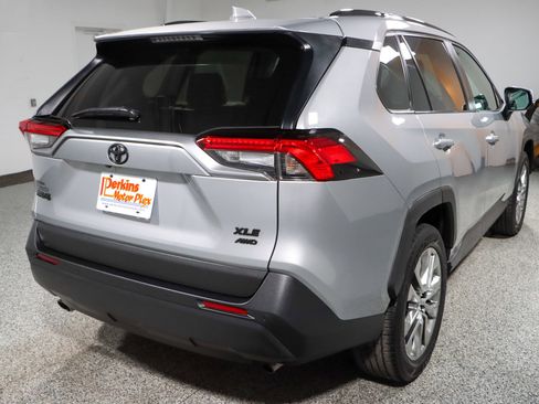 Used 2021 Toyota RAV4 XLE Premium image 7
