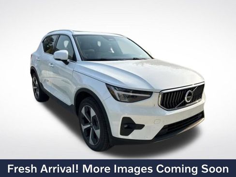 Used 2023 Volvo XC40 B5 Plus w/ Climate Package AWD/4WD image 1