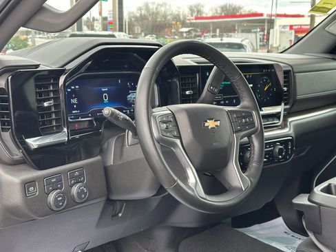 Used 2025 Chevrolet Silverado 1500 LT image 21
